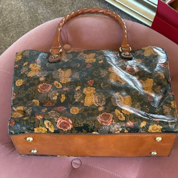 Patricia Nash Floral Tote with Tan Handles. Hand bag - Picture 2 of 4